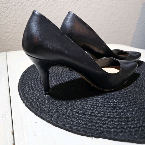 REDUCED PRICE! Like New Black Kelly & Katie Heels - Picture 3 of 3